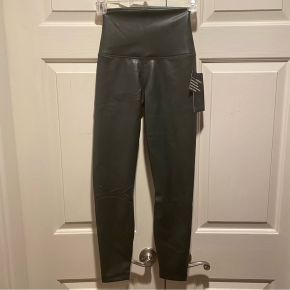 New Leatherette Leggings - 90 Degree by Reflex - XS - Picture 2 of 9